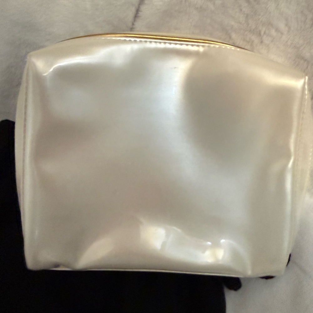 CHANEL Parfums Shimmering White Cosmetic Bag - Picture 3 of 6